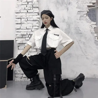 Woman’s Cargo Pants Gothic