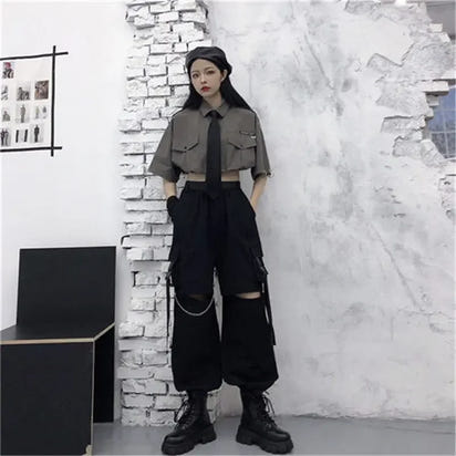 Woman’s Cargo Pants Gothic