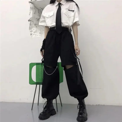 Woman’s Cargo Pants Gothic